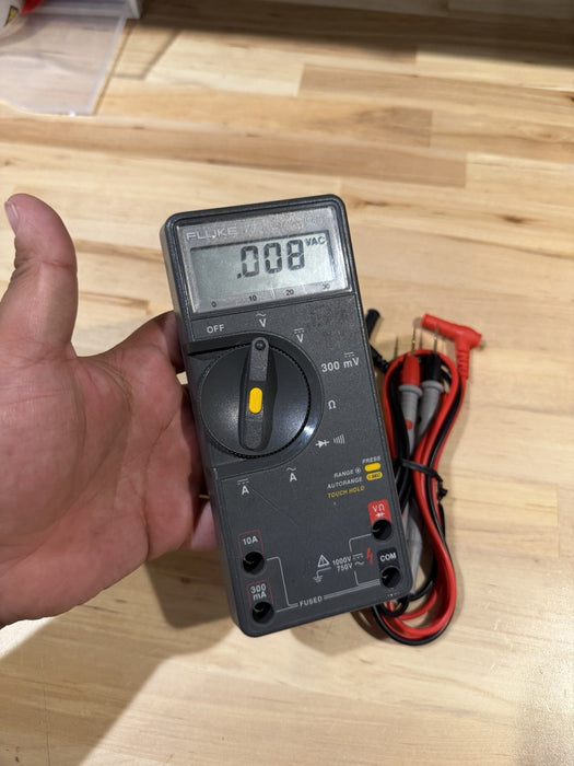 FLUKE 75 SERIES II MULTIMETER W/ LEADS (TESTED) SHIPS FAST