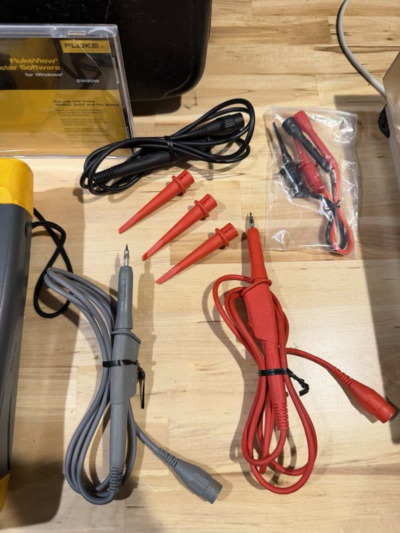 FLUKEE 199C 200MHZ 2.5GS/S SCOPEMETER COLOR WITH ACCESSORIES TESTED