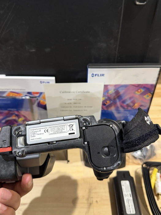 FLIR T300 THERMAL IMAGING INFRARED CAMERA W/ ACCESSORIES (TESTED) FREE SHIPPING