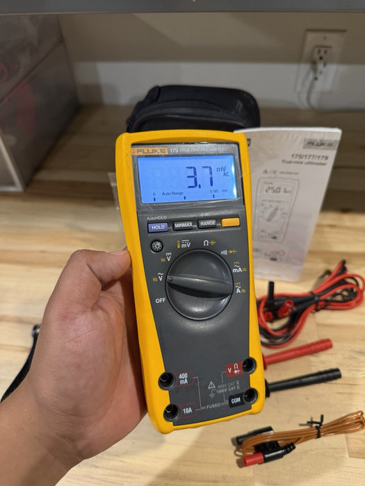 FLUKE 179/EDA2 MULTIMETER COMBO KIT W/ BAG & ACCESSORIES - TESTED