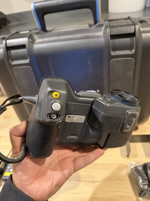 FLIR T440 THERMAL IMAGING CAMERA W/ ACCESSORIES & CASE (TESTED) FREE SHIPPING