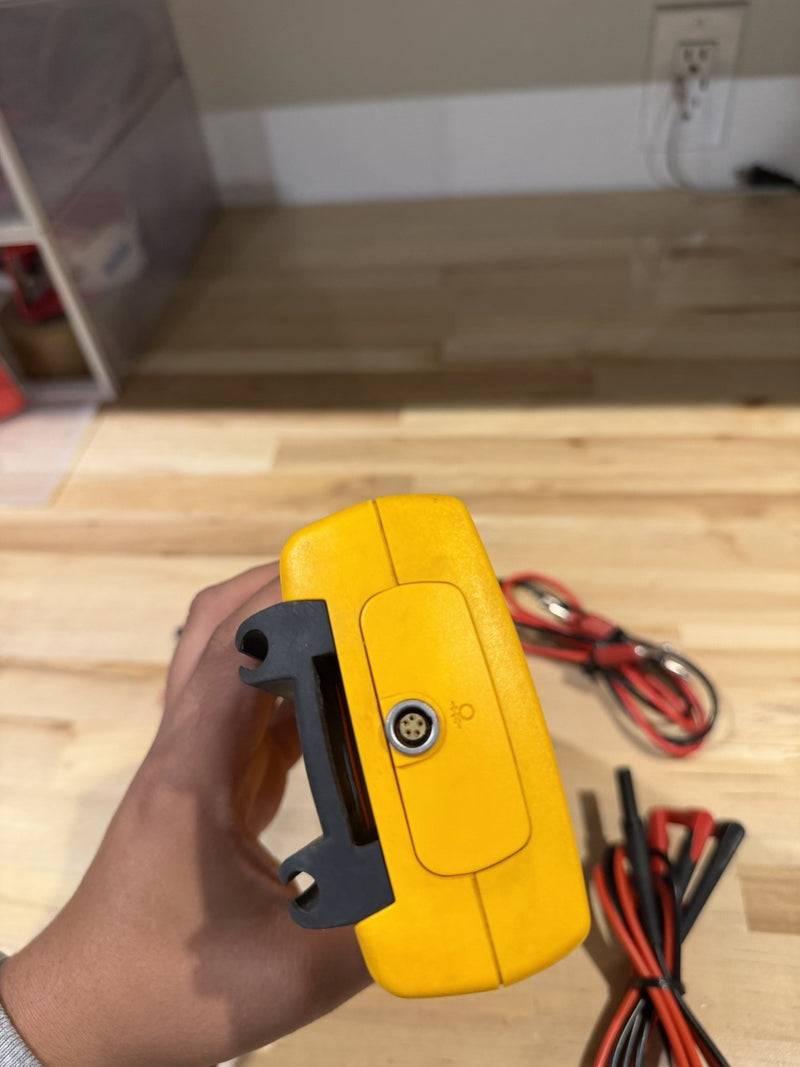 FLUKE 725 MULTIFUNCTION PROCESS CALIBRATOR WITH LEADS & CLIPS