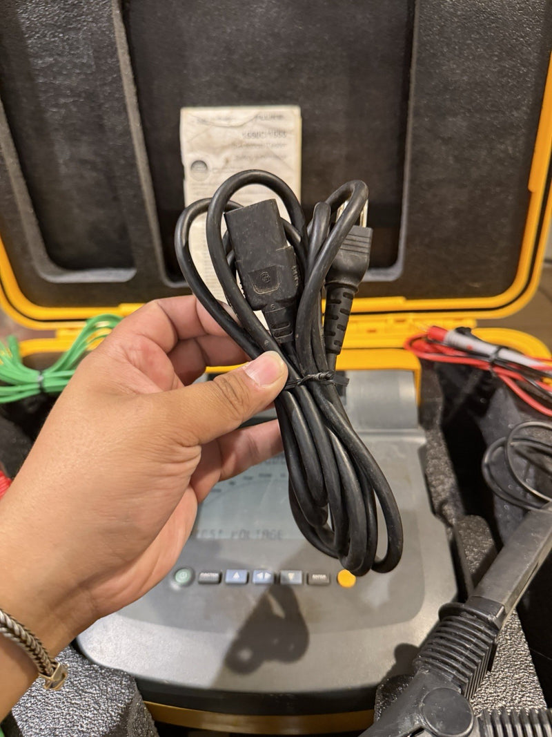 FLUKE 1555 10KV INSULATION TESTER WITH ACCESSORIES TESTED