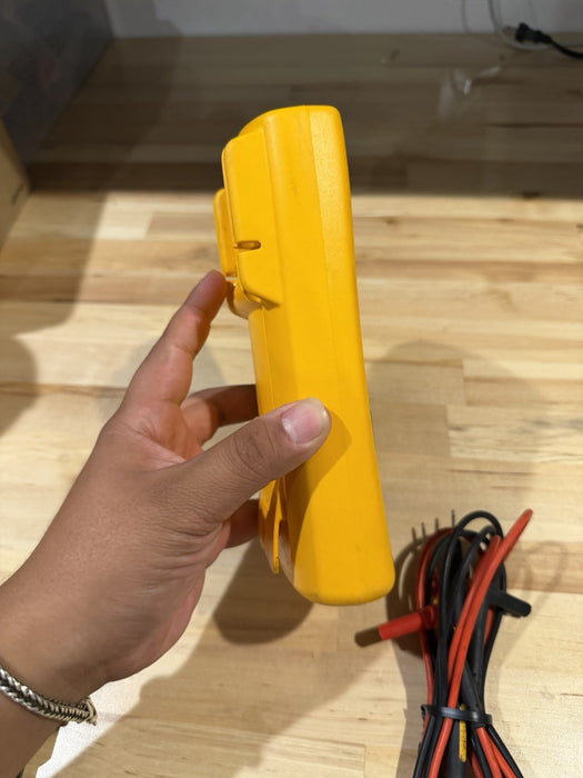 FLUKE 88V AUTOMOTIVE MULTIMETER W/ LEADS & CLIPS - SHIPS FREE (TESTED)