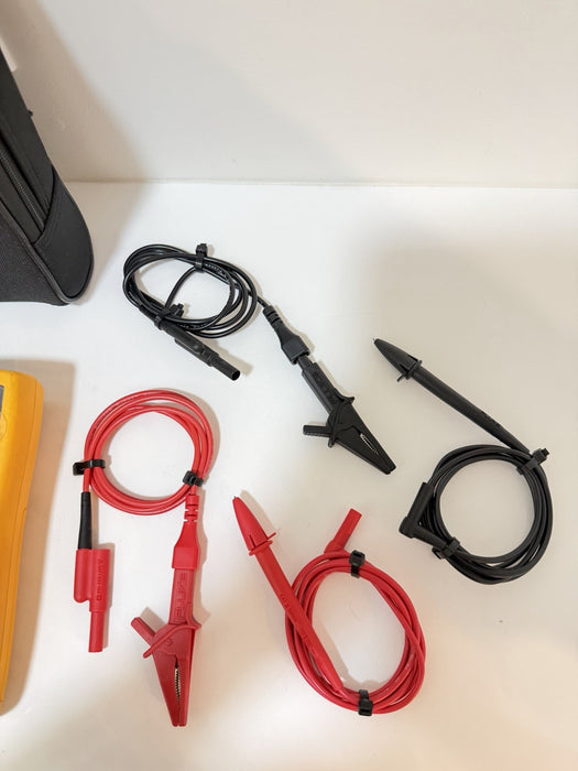FLUKE 724 TEMPERATURE CALIBRATOR METER W/ LEADS & ACCESSORIES (TESTED)SHIPS FAST