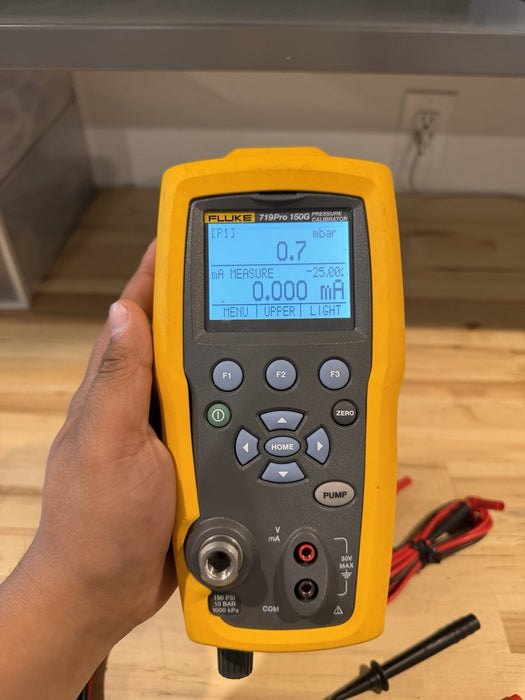 FLUKE 719 PRO 150G ELECTRIC PRESSURE CALIBRATOR W/ ACCESSORIES (SHIPS FREE)