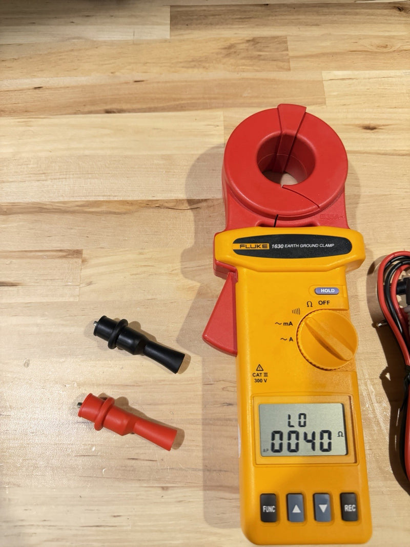 FLUKE 1630 EARTH GROUND CLAMP WITH LEADS PERFECT CONDITION