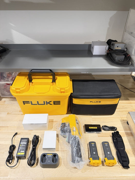 FLUKE TIR27 THERMAL IMAGER KIT 60HZ W/ BATTERIES & CHARGER (TESTED) RARE