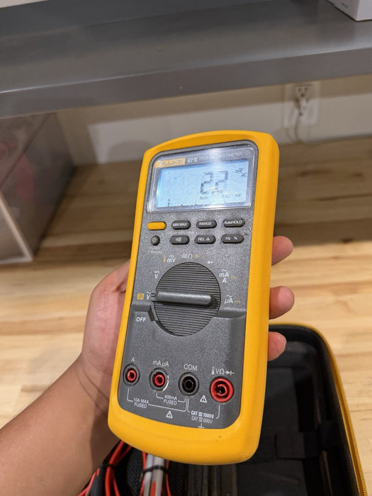 FLUKE 87V TRUE RMS MULTIMETER W/ LEADS (TESTED) SHIPS FAST BAG