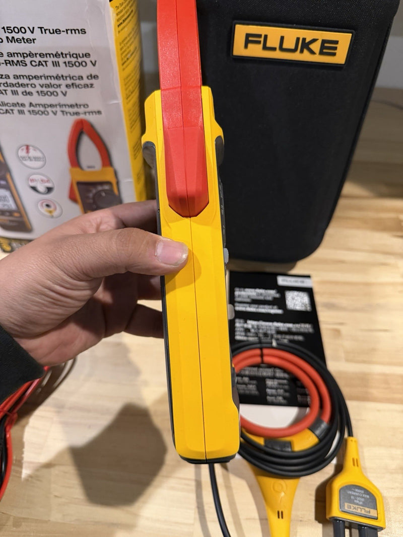 FLUKE 393 FC CAT III 1500V TRMS CLAMP METER WITH IFLEX PROBE & LEADS