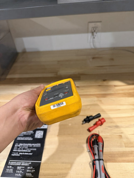 FLUKE 233 REMOTE DISPLAY AUTOMOTIVE DIGITAL  MULTIMETER (FREE SHIPPING)