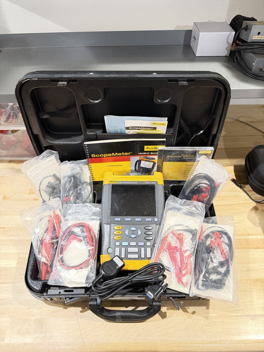 FLIKE 199C 200MHZ 2.5GS/s SCOPEMETER COLOR WITH ACCESSORIES