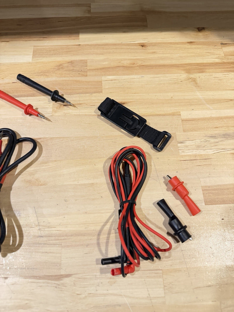 FLUKE 1507 INSULATION MULTIMETER W/ LEADS & CLIPS