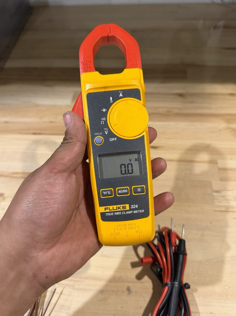 FLUKE 324 TRUE-RMS CLAMP METER WITH LEADS & CASE