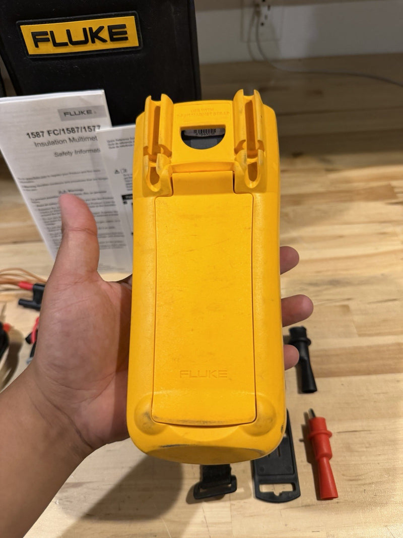 FLUKE 1587 FC 2 IN 1 HANDHELD DIGITAL INSULATION MULTIMETER W/ ACCESSORIES