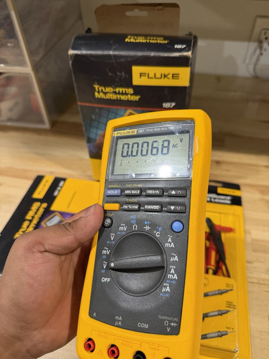 FLUKE 187 TRUE RMS MULTIMETER W/ LEADS & CLIPS  (NEW SEALED) TESTED - RARE