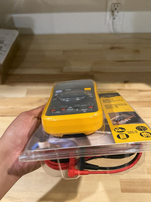 FLUKE 15B+ DIGITAL MULTIMETER CAT III 600V (NEW FACTORY SEALED) SHIPS FAST
