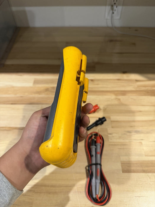 FLUKE 87V TRUE RMS MULTIMETER WITH LEADS TESTED