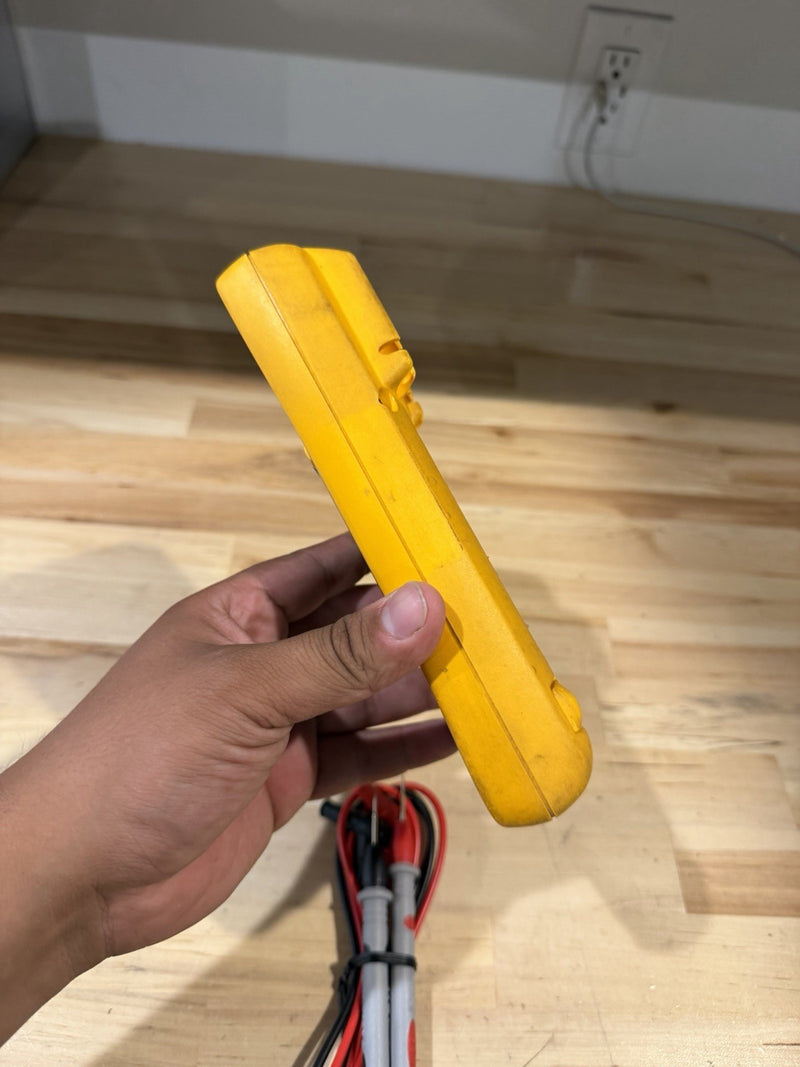 FLUKE 179 MULTIMETER WITH LEADS & CLIPS