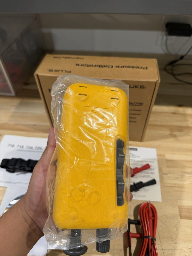 FLUKE 718 300G PRESSURE CALIBRATOR (NEW FACTORY SEALED) FREE SHIPPING