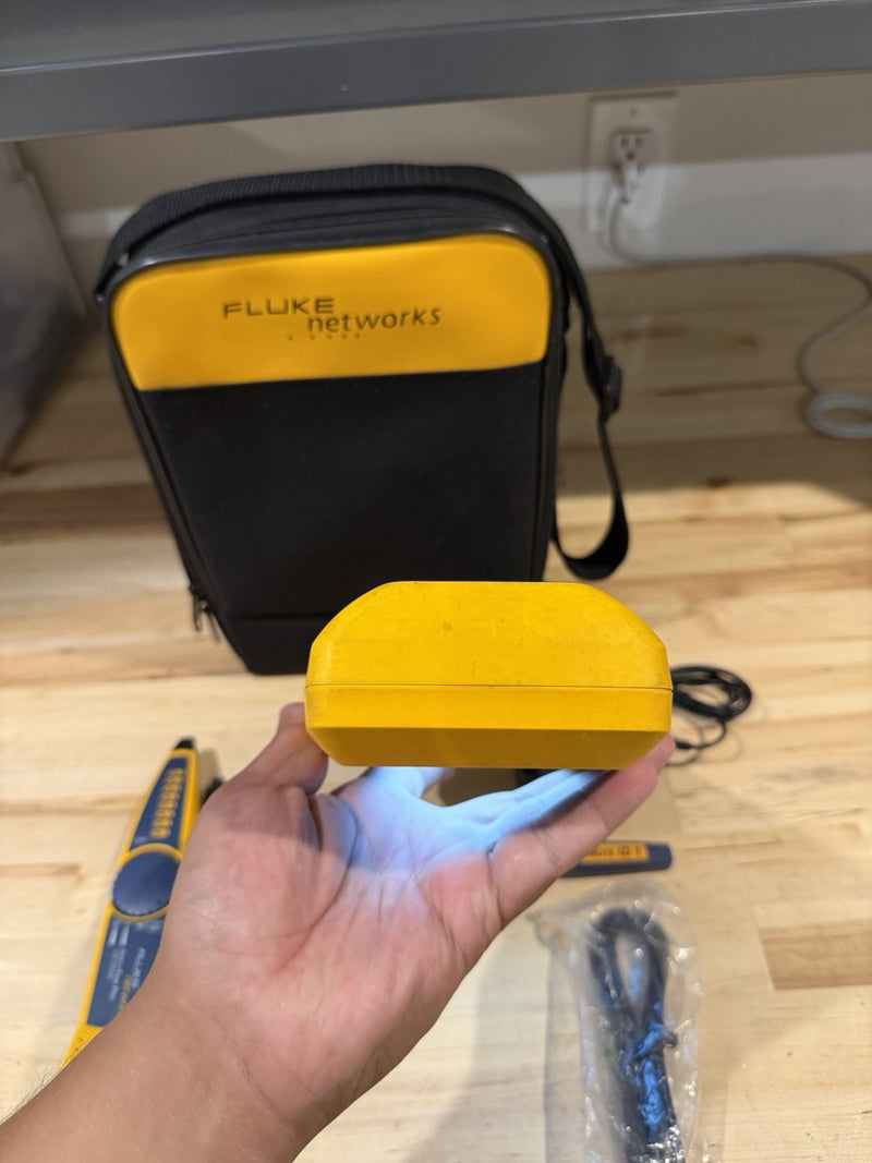 FLUKE NETWORKS LIQ-100 LINKIQ KIT CABLE & NETWORK TESTER W ACCESSORIES