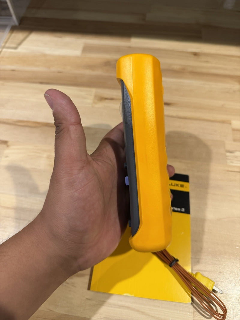 FLUKE 51 II THERMOCOUPLE THERMOMETER WITH PROBE & MANUAL
