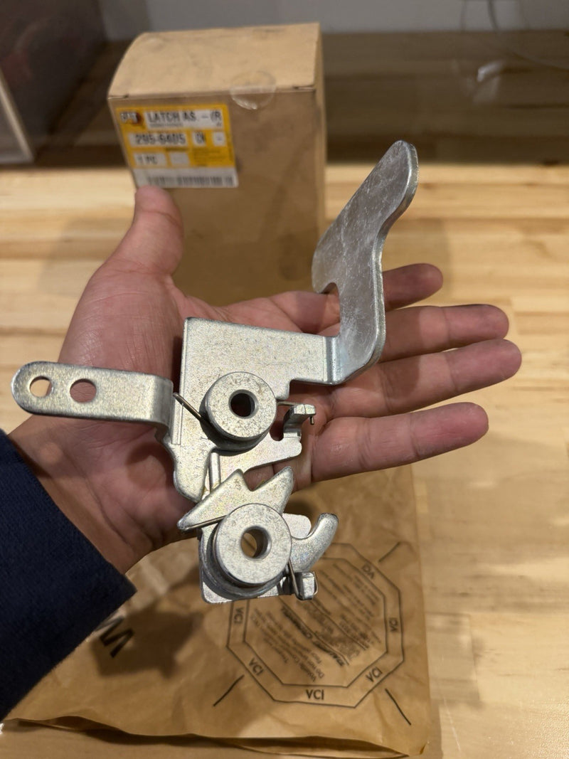 CAT 295-6405 LATCH
