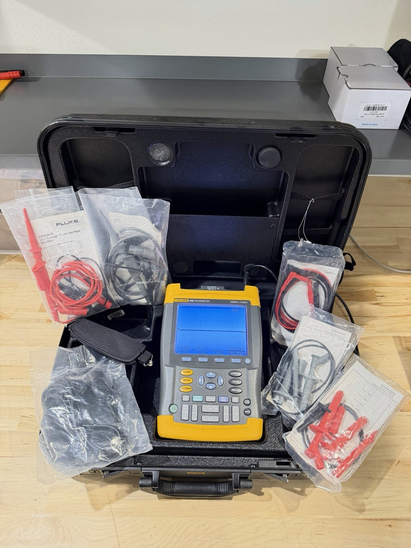 FLUKE 199B SCOPEMETER 200MHZ 2.5GS/S WITH ACCESSORIES & CASE TESTED