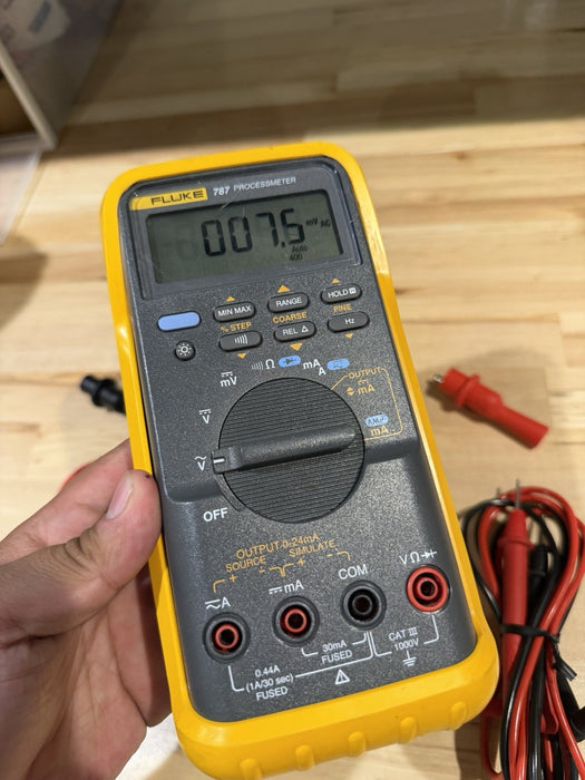FLUKE 787 PROCESS METER WITH LEADS & CLIPS EXCELLENT CONDITION