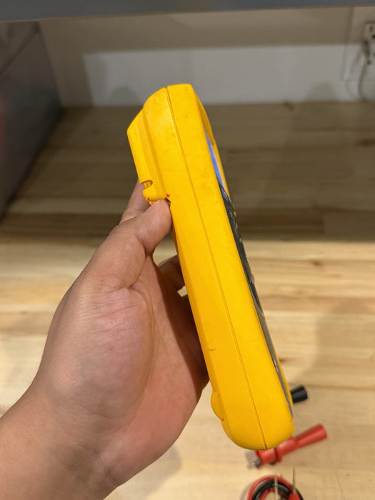FLUKE 179 MULTIMETER W/ LEADS & CLIPS (SHIPS FAST)