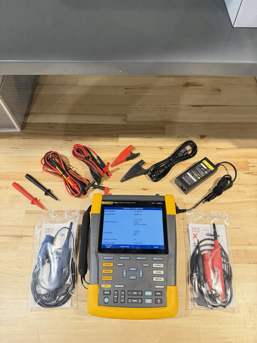 FLUKE 190M-2 MEDICAL SCOPEMETER SERIES III 2CH 200MHZ W/ ACCESSORIES (TESTED)