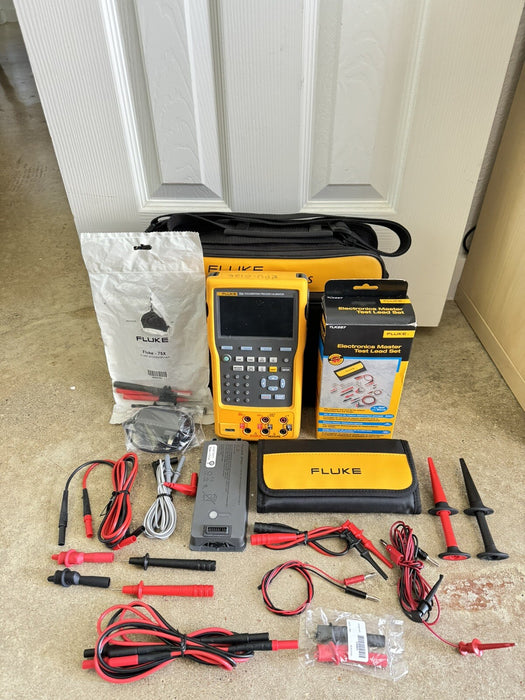FLUKE 754 DOCUMENTING PROCESS CALIBRATOR WITH NEW TLK287 LEADS & EXTRA BATTERY