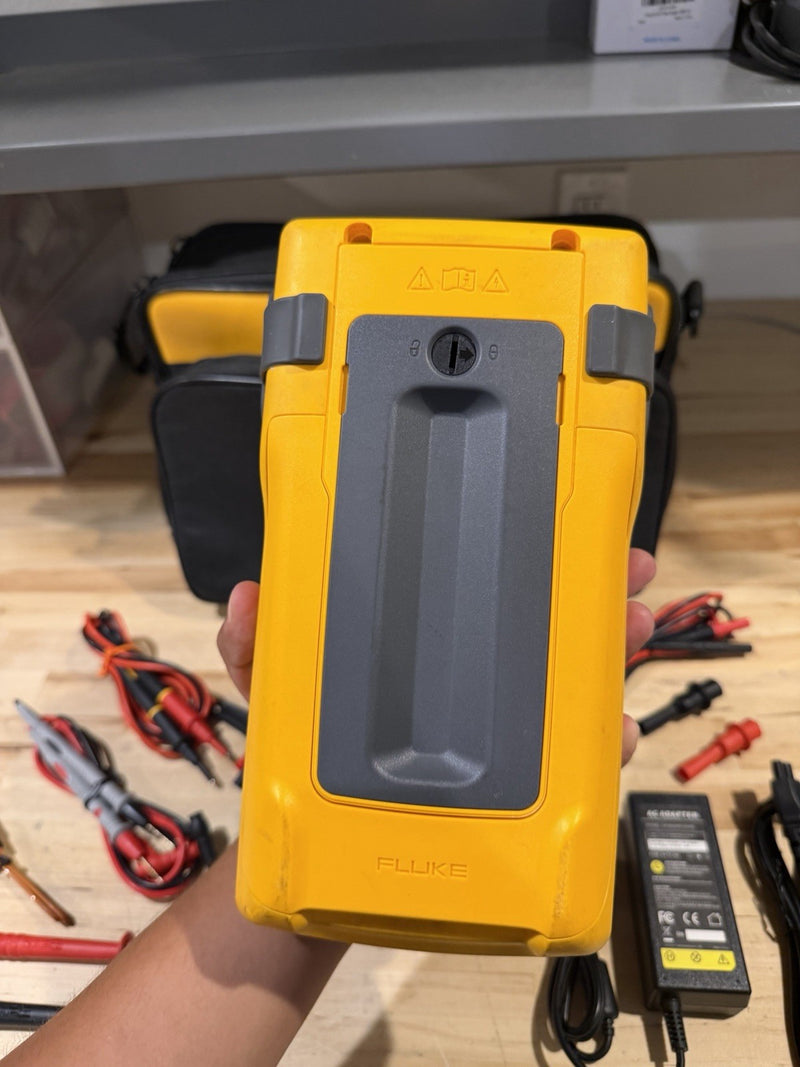 FLUKE 753 DOCUMENTING PROCESS CALIBRATOR WITH ACCESSORIES TESTED