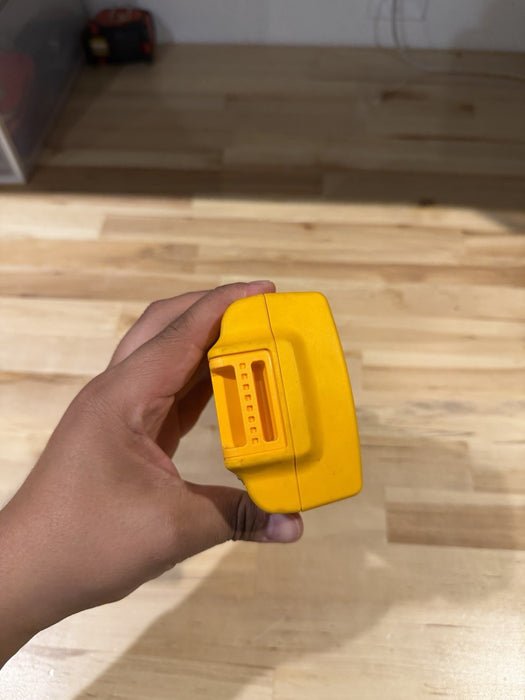 FLUKE 714B THERMOCOUPLE CALIBRATOR FOR PARTS