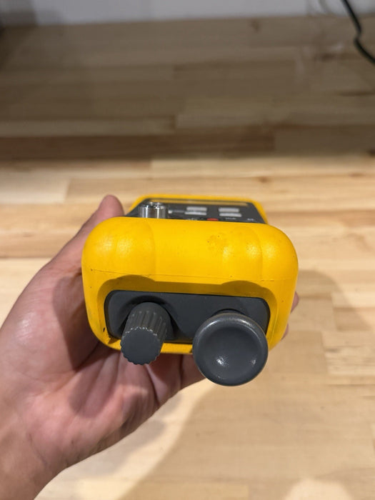 FLUKE 718 30G PRESSURE CALIBRATOR (PARTS ONLY) FOR PARTS (SHIPS FAST)