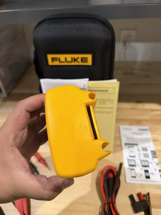 FLUKE 1587 FC INSULATION MULTIMETER WITH LEADS & CASE TESTED