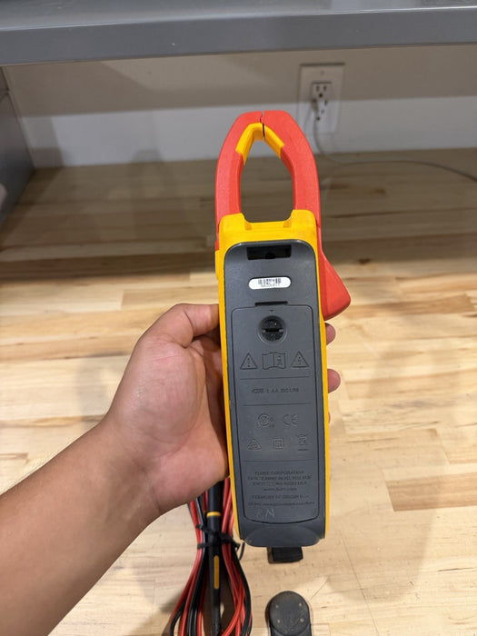 FLUKE 378 FC NON-CONTACT VOLTAGE CLAMP METER WITH LEADS
