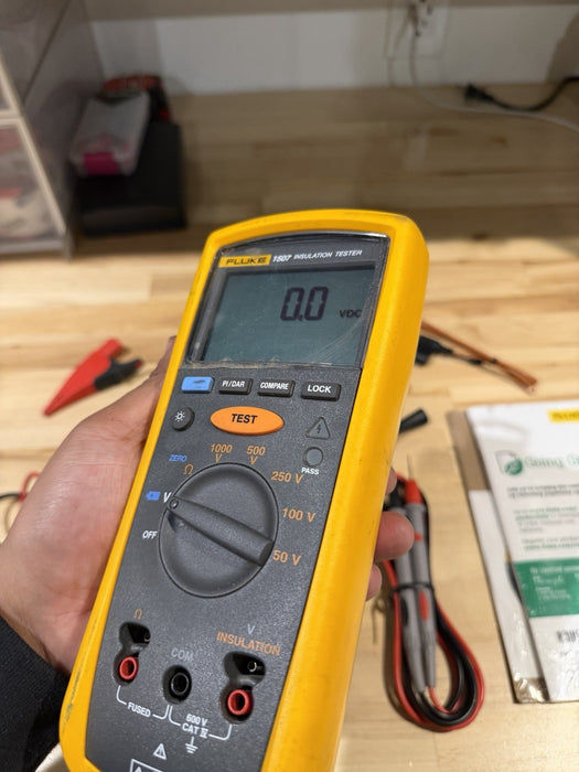 FLUKE 1507 INSULATION MULTIMETER W/ LEADS & CLIPS - SHIPS FAST