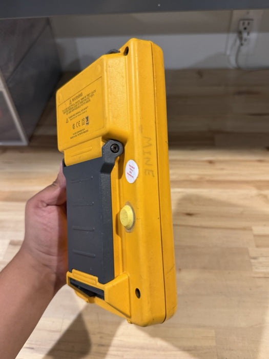 FLUKE 744 DOCUMENTING PRCESS CALIBRATOR (PARTS ONLY) FOR PARTS - DOESN’T WORK