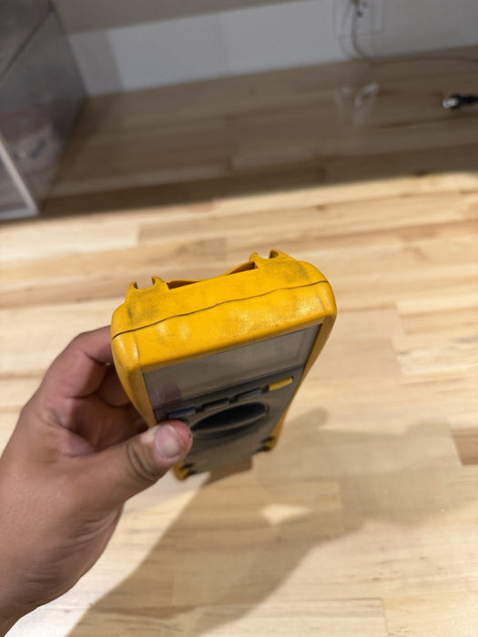 FLUKE 177 TRUE RMS MULTIMETER (PARTS ONLY) FOR PARTS DOESN’T WORK - SHIPS FAST