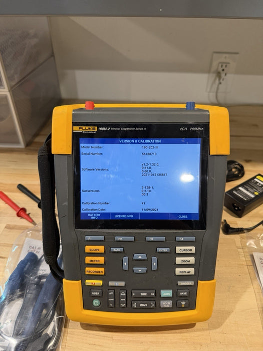 FLUKE 190M-2 MEDICAL SCOPEMETER SERIES III 2CH 200MHZ W/ ACCESSORIES (TESTED)