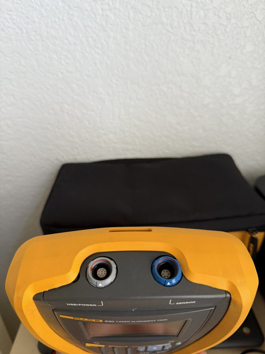 FLUKE 830 LASER ALIGNMENT TOOL WITH BAG & CHARGER INCLUDED