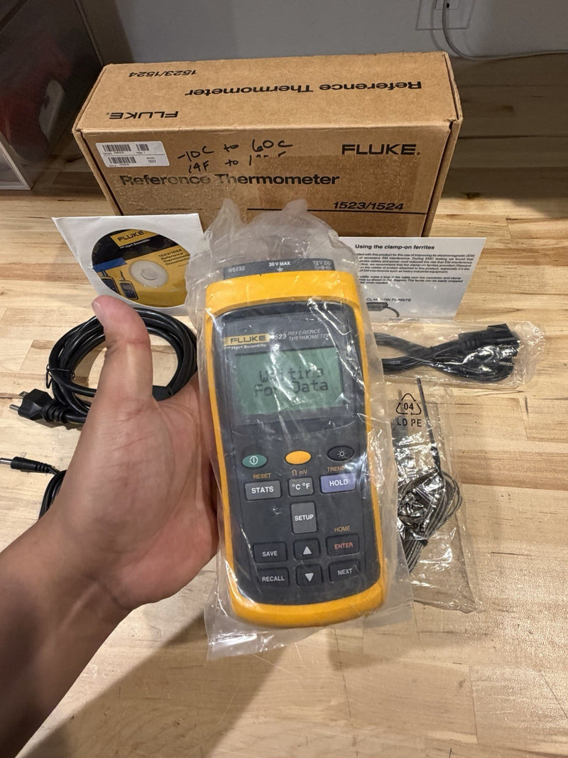 FLUKE 1523 REFERENCE THERMOMETER W/ PROBE KIT & ACCESSORIES-FREE SHIPPING TESTED