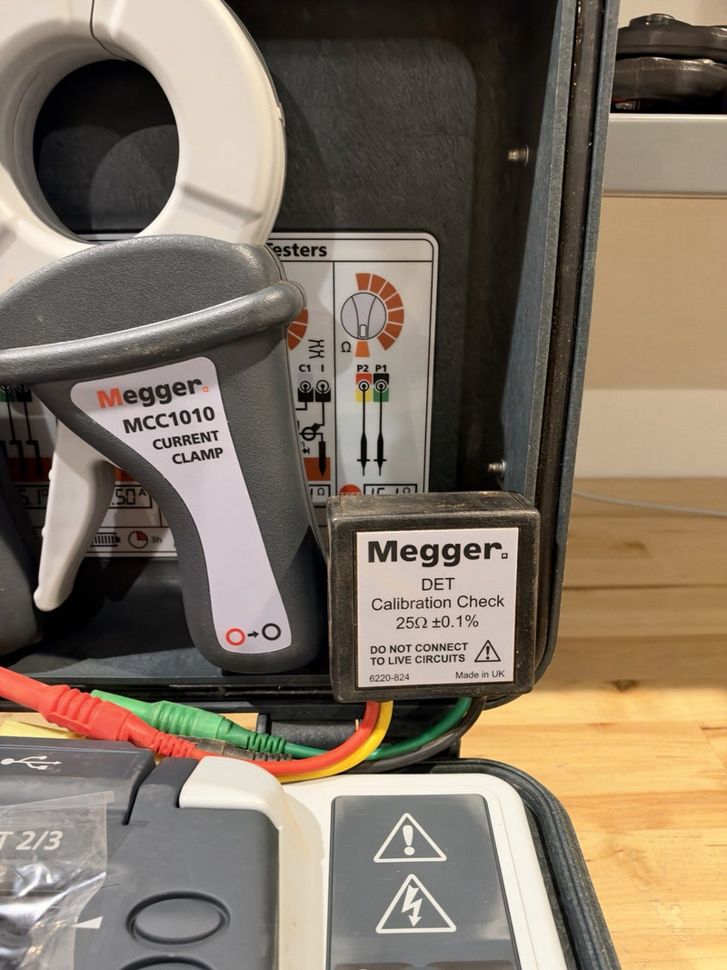 MEGGER DET2/3 GROUND TESTER W/ MCC1010 & MVC1010 CLAMP & LEDS -TESTED SHIPS FAST