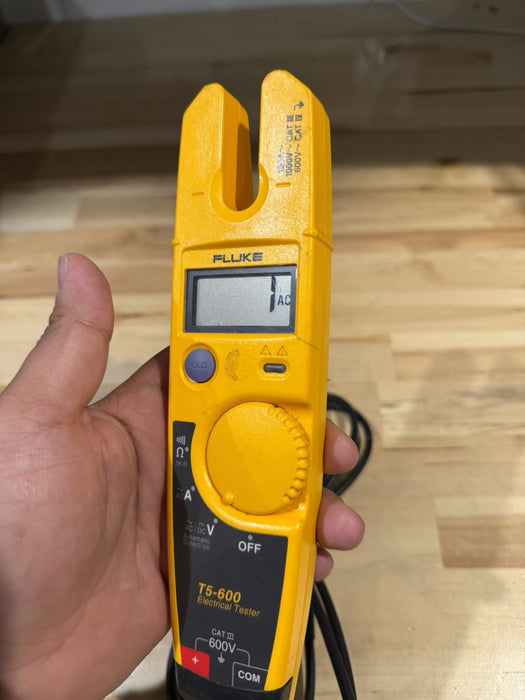 FLUKE T5-600 ELECTRICAL TESTER CAT III 600V (TESTED) SHIPS FAST