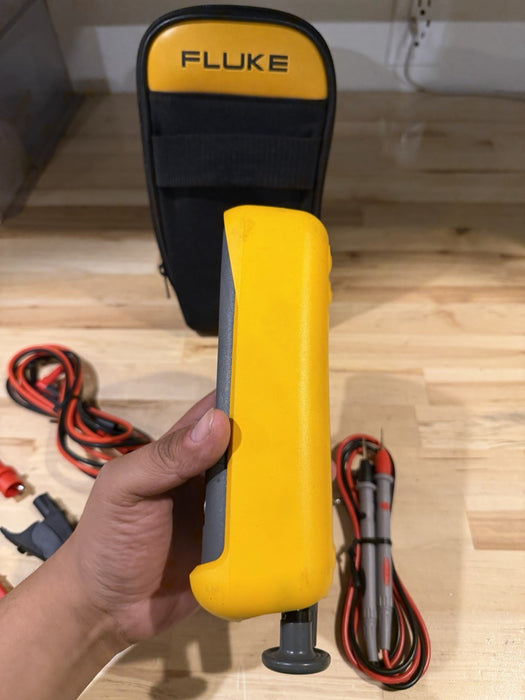 FLUKE 718 30G PRESSURE CALIBRATOR W/ LEADS & BAG (FREE SHIPPING) TESTED