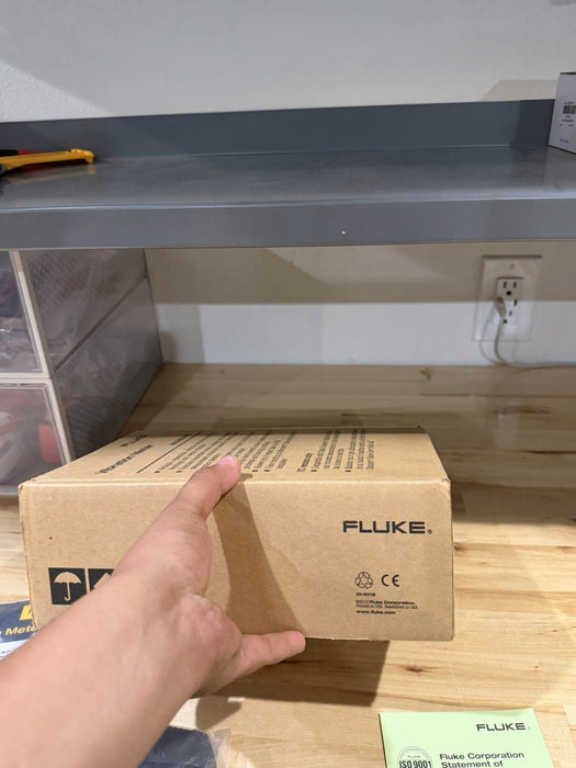 FLUKE 805 FC VIBRATION METER W / ACCESSORIES (NEW FACTORY SEALED) SHIPS FAST