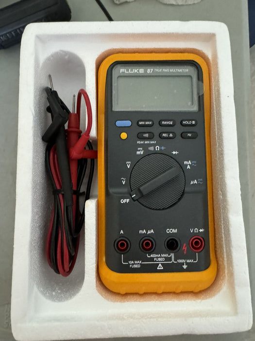 FLUKE 87 TRUE RMS MULTIMETER W/BOX & LEADS - FREE SHIPPING (TESTED) NEW SEALED