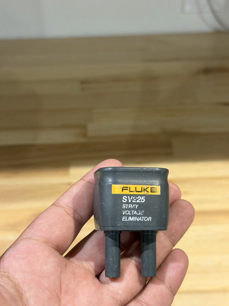 FLUKE SV225 STRAY VOLTAGE ELIMINATOR SHIPS FAST / RARE
