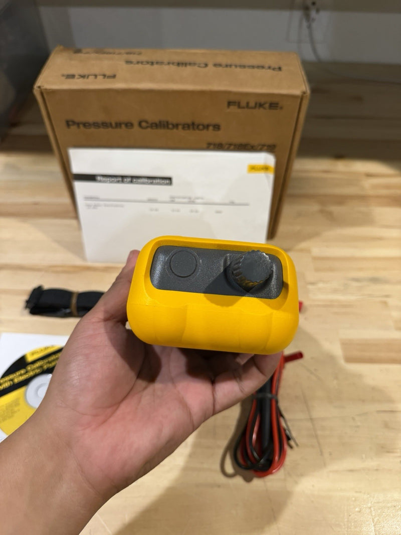 FLUKE 719 30G PRESSURE CALIBRATOR KIT W/ LEADS  (TESTED) NEW